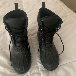 Black snow boots